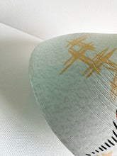 Load image into Gallery viewer, C1P UFO Vase