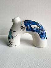 Load image into Gallery viewer, C1P Crescent Vase