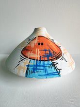 Load image into Gallery viewer, C1P UFO Vase
